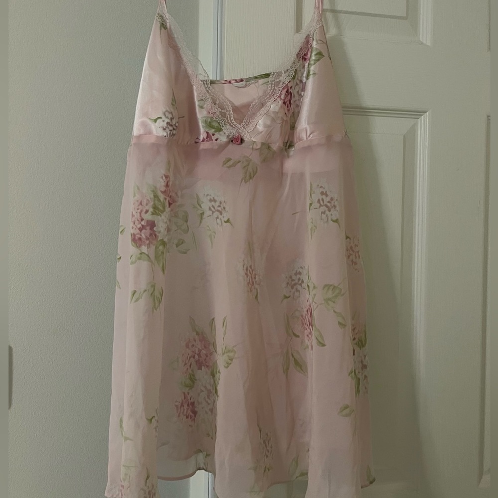 Women’s lingerie/sleepwear/nightgown. Size: M-L with ADJUSTABLE straps and TIE